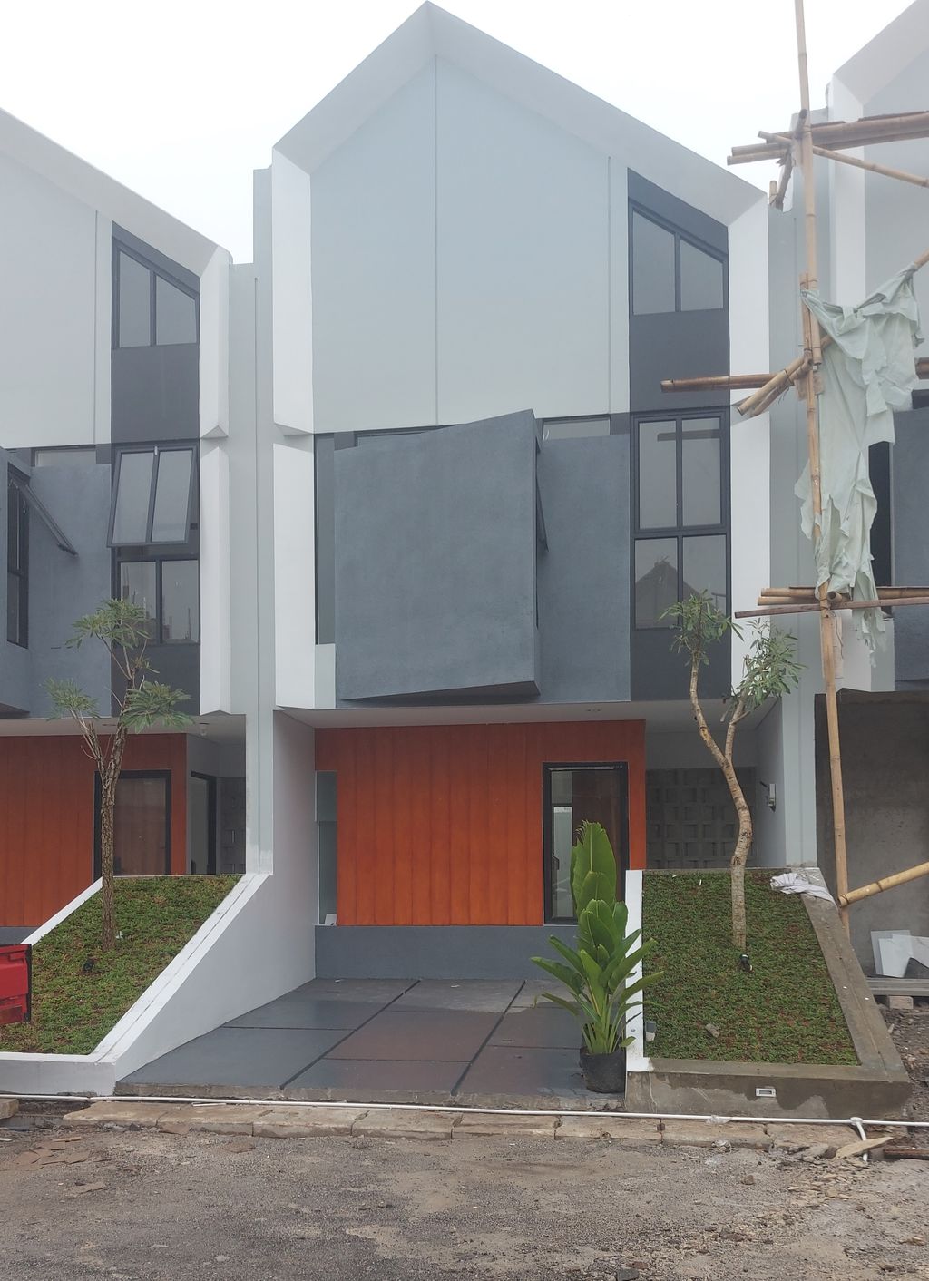 foto tampak rumah tipe 76/104 perumahan Swarga By Asterloka Tahap 2
