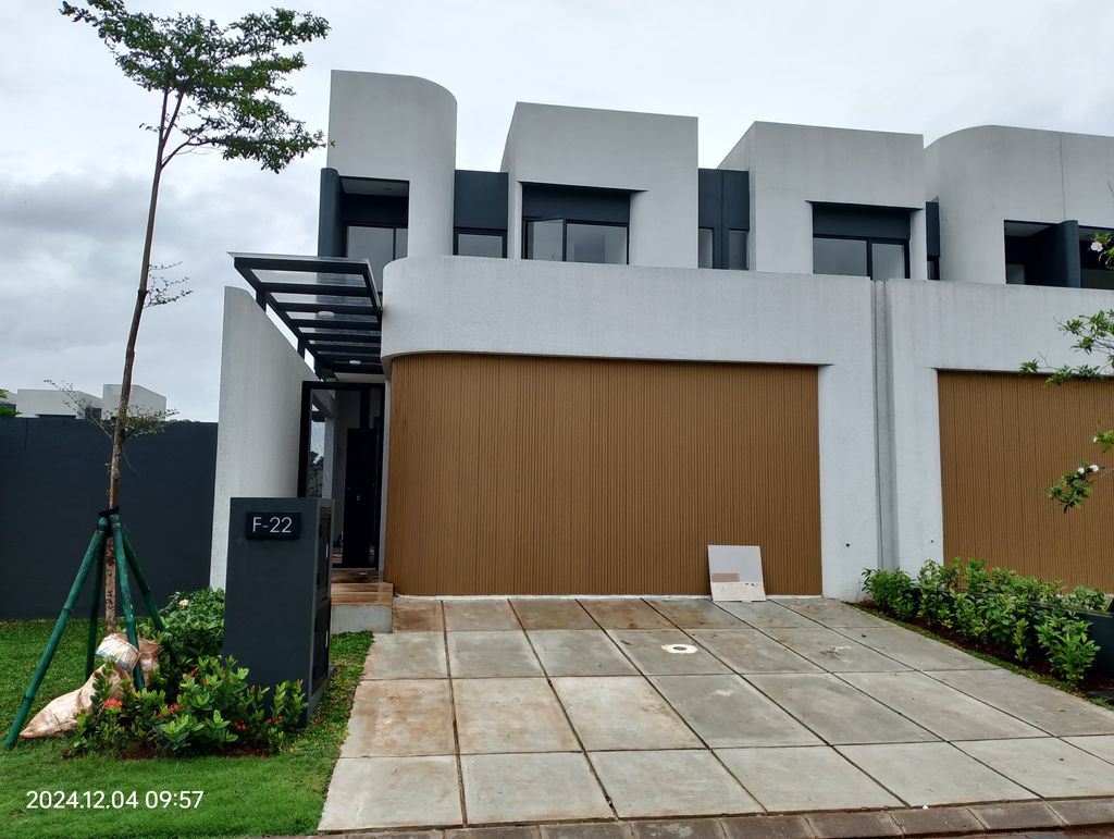 foto tampak rumah tipe Tilia F-022 The Courtyard perumahan Shila At Sawangan