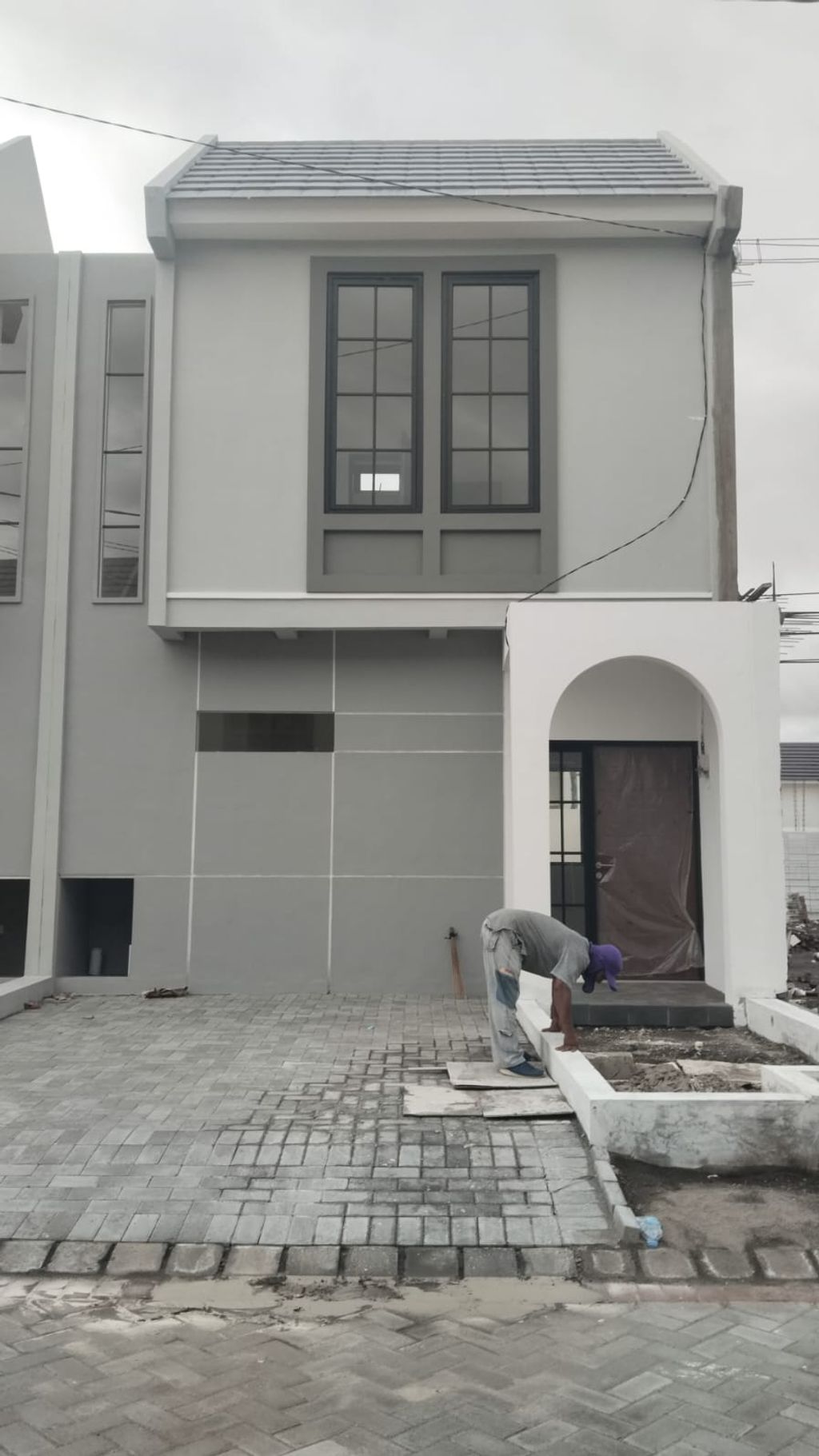 foto tampak rumah tipe Blok H-10 Anderson Cluster Kensington perumahan The Anvaya Juanda