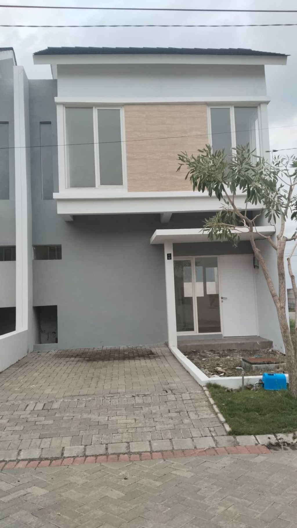 foto tampak rumah tipe Blok D-12 Avila perumahan The Anvaya Juanda