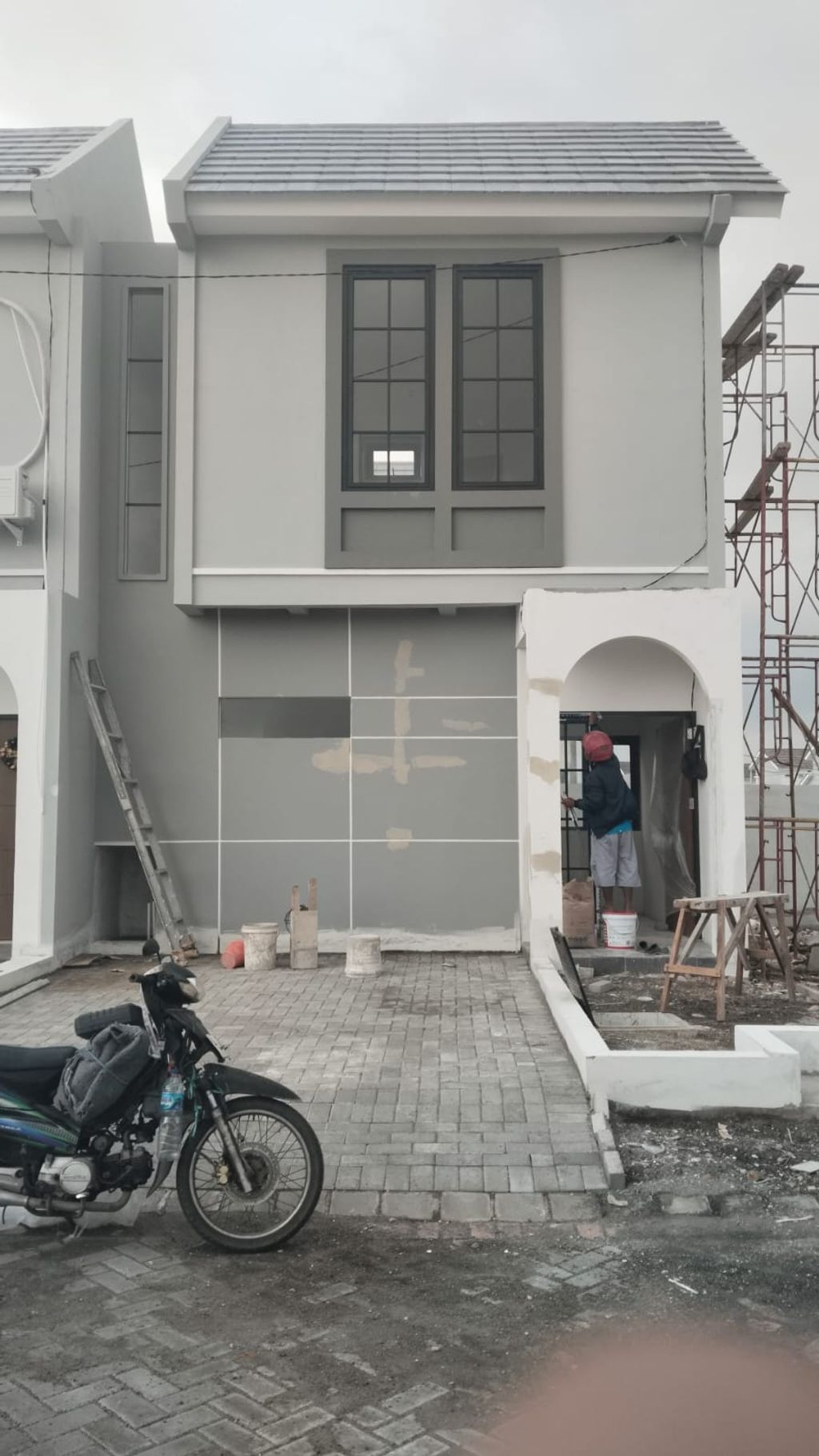 foto tampak rumah tipe Blok J-19 Neo Anderson Cluster Kensington perumahan The Anvaya Juanda
