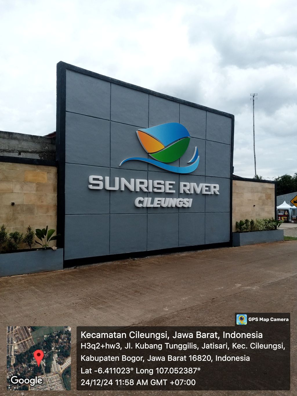 foto gerbang perumahan Sunrise River EXT 2