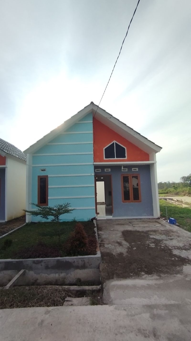 foto contoh rumah perumahan Sarjana Village