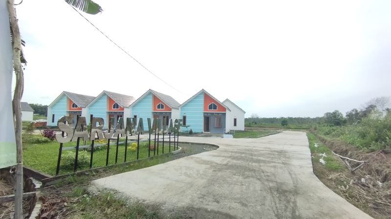 foto gerbang perumahan Sarjana Village