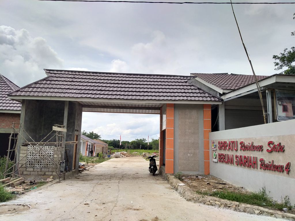 foto gerbang perumahan SRI RATU RESIDENCE