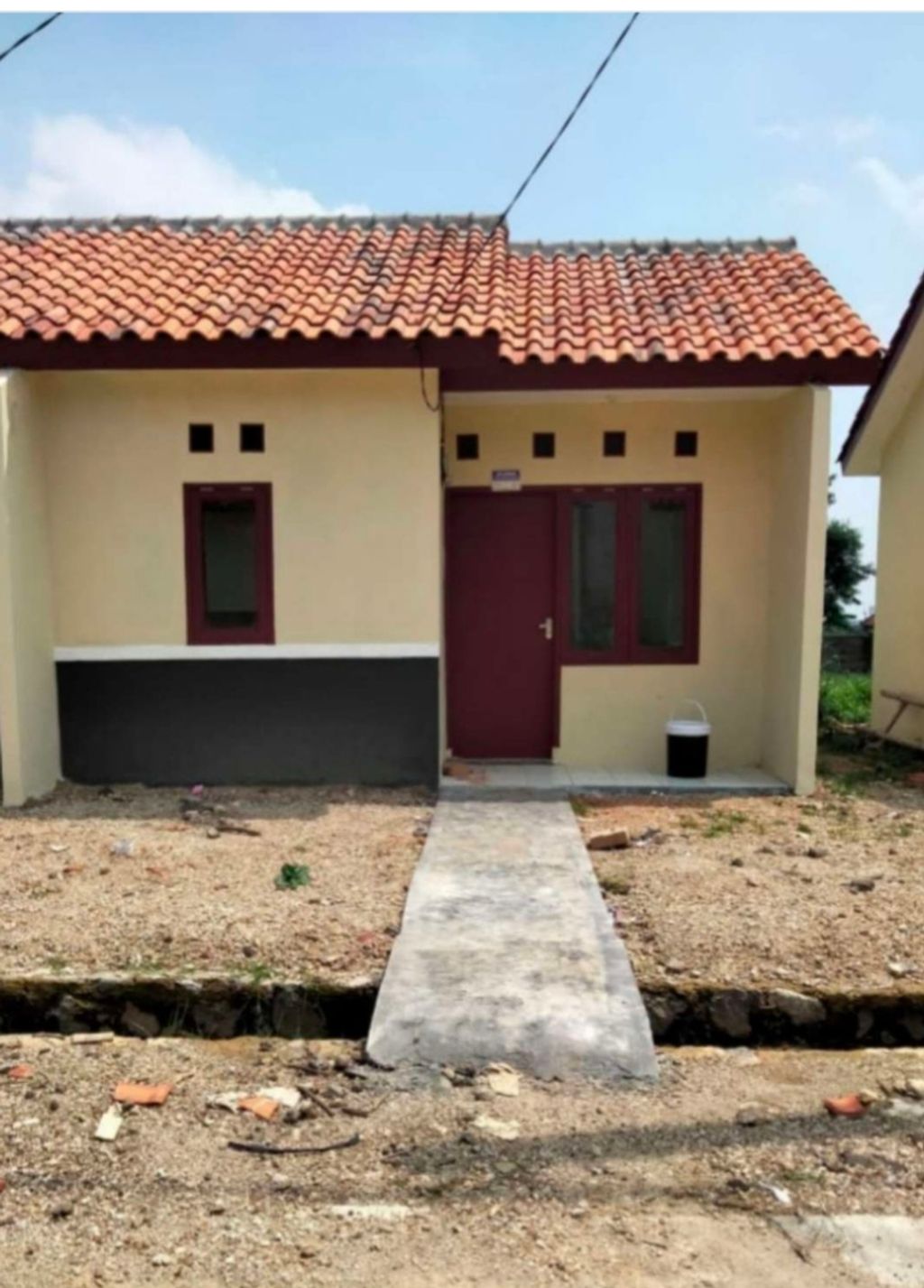 foto tampak rumah tipe 22/60 perumahan Tamansari Village