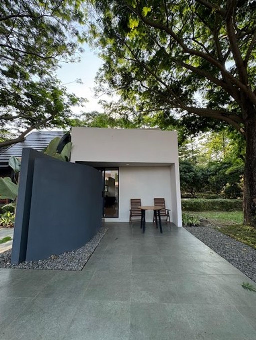 foto tampak rumah tipe FYNEE 469 perumahan MUTIARA GADING CITY CLUSTER MONACO & PARIS