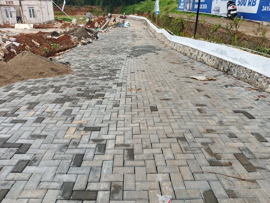 foto posisi tengah perumahan RUMAH NINGRAT BEKASI JAYASAMPURNA