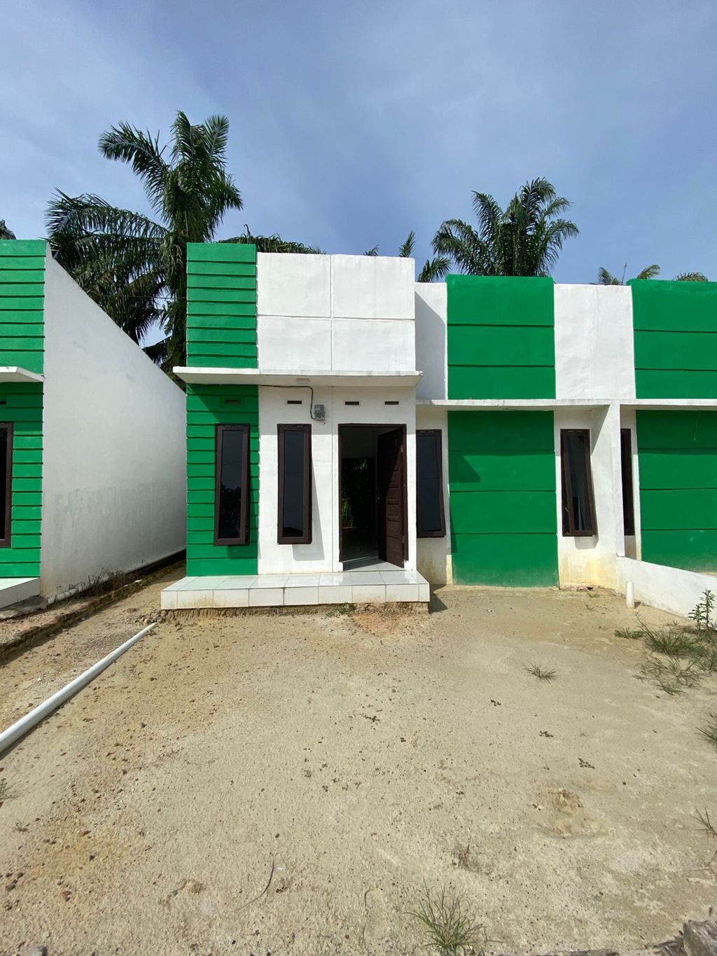foto tampak rumah tipe 36 perumahan Karya mandiri Residence