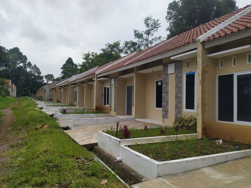 foto posisi tengah perumahan SEMESTA REGENCY NGABEAN