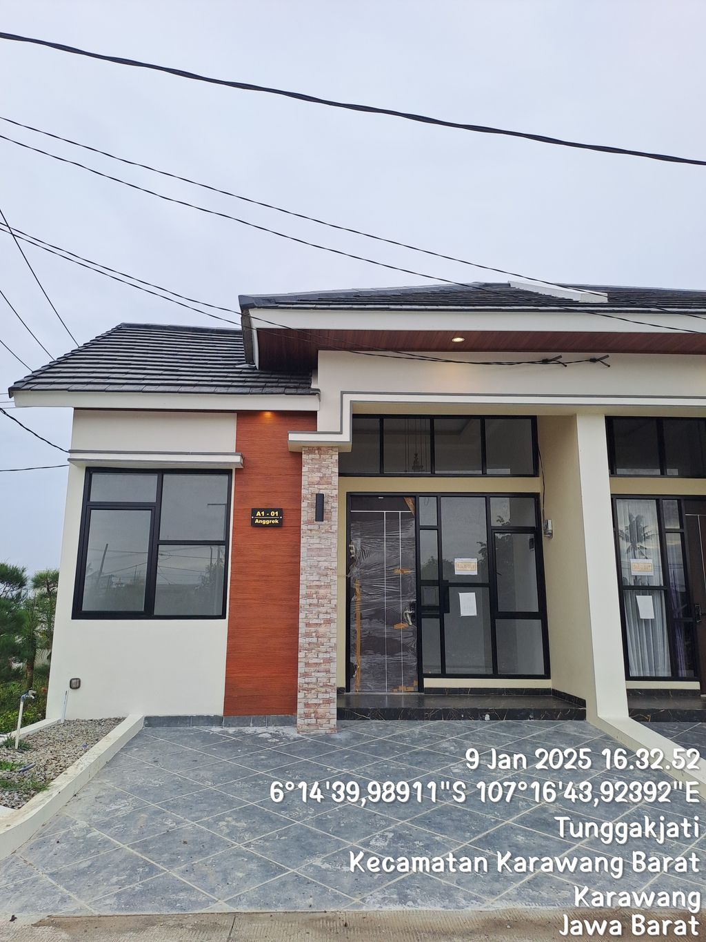 foto contoh rumah perumahan Megaland estate