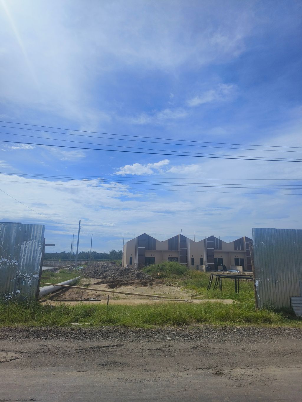 foto gerbang perumahan D'shining Residence