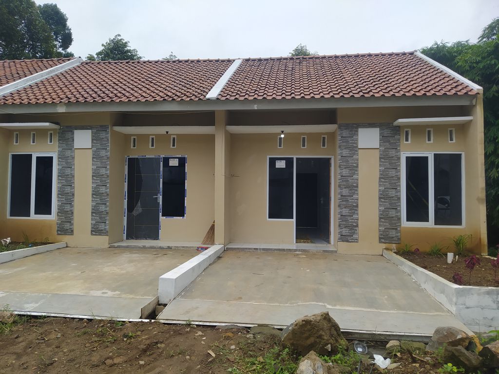 foto contoh rumah perumahan SEMESTA REGENCY NGABEAN
