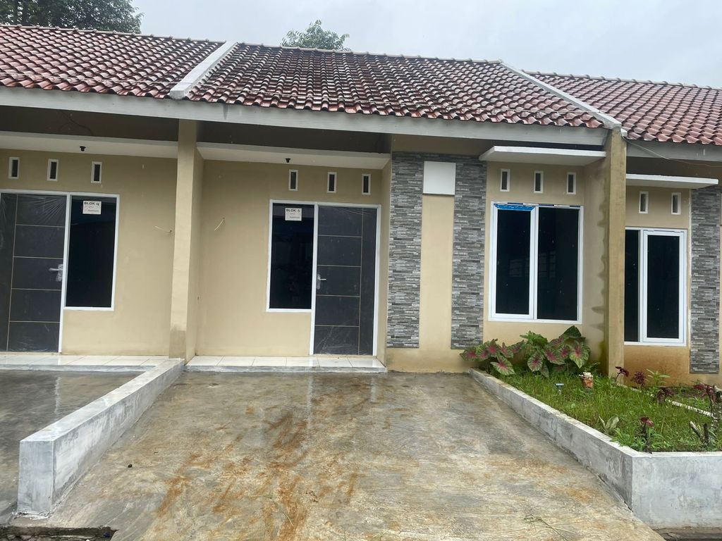 foto tampak rumah tipe 29/60 perumahan SEMESTA REGENCY NGABEAN