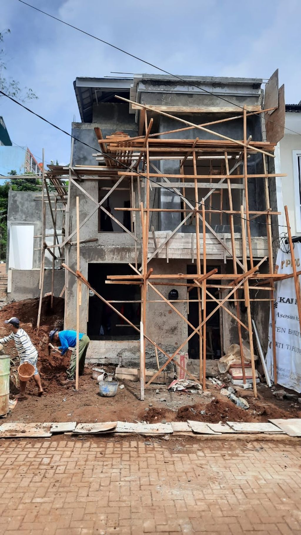 foto tampak rumah tipe 43 Superimposed (3 kamar) (495) perumahan G-Land Padalarang Residence 2