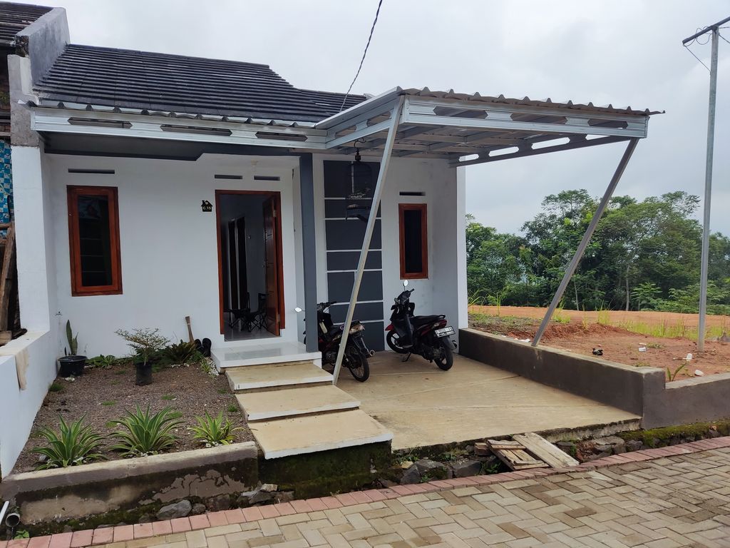 foto tampak rumah tipe 36/66 perumahan Dayeuh luhur residence 