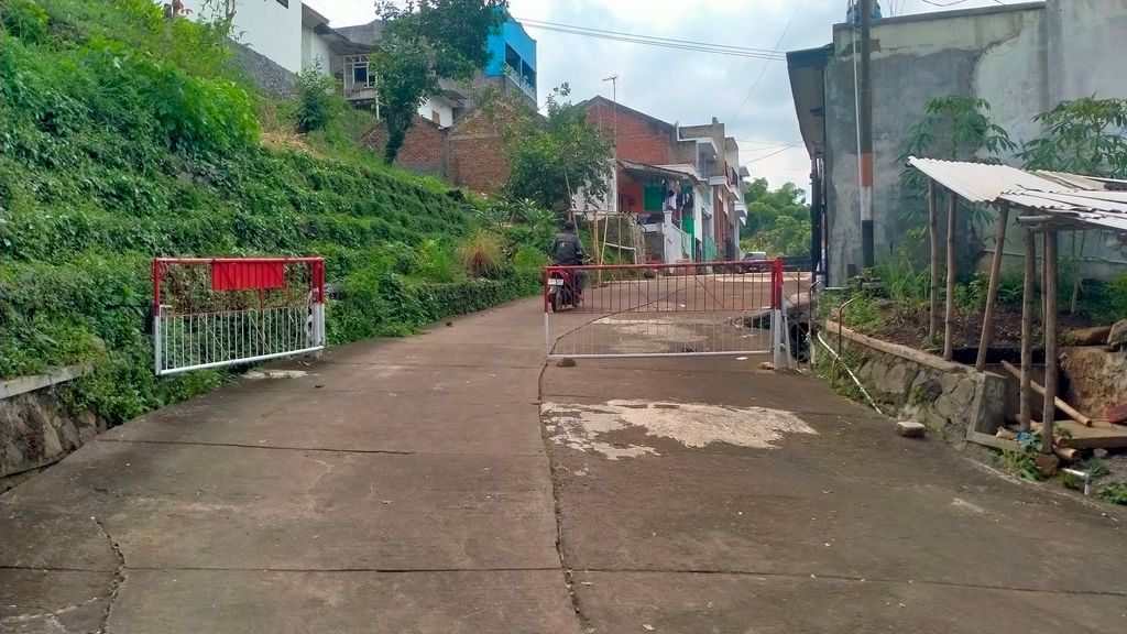 foto gerbang perumahan Taman Bukit Alam