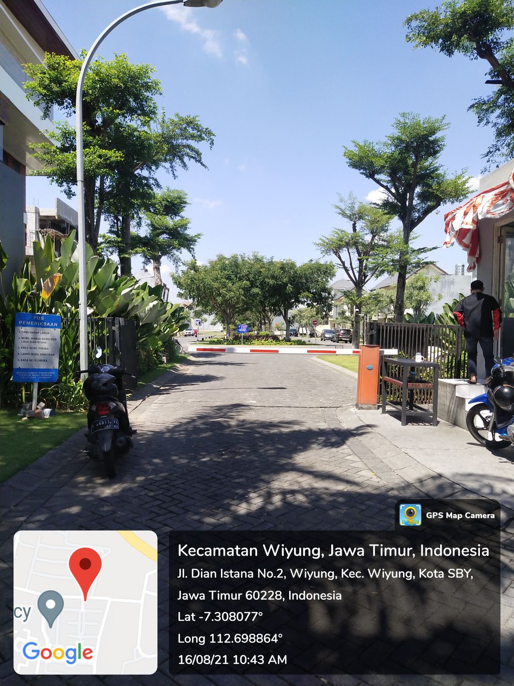 foto gerbang perumahan Dian Istana Le Isole