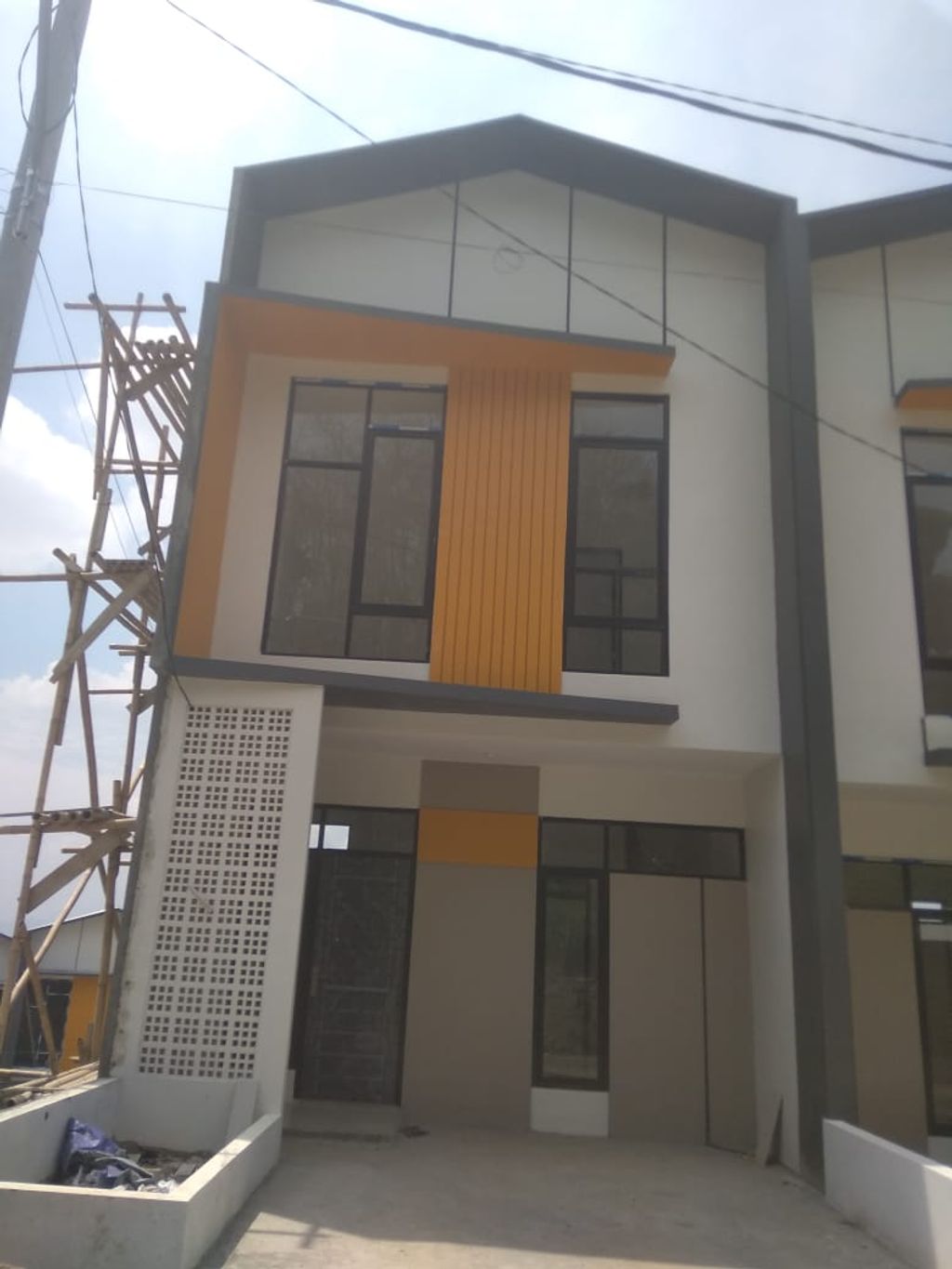 foto tampak rumah tipe 38 Cozy Level Minimalis (2 KT)(481) perumahan G-Land Harmony Hills