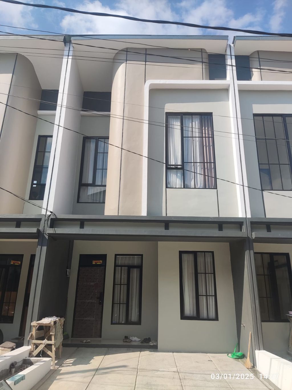 foto tampak rumah tipe 43 Compact High Ceiling (3KT)(515) perumahan G-Land Ciwastra Park 2