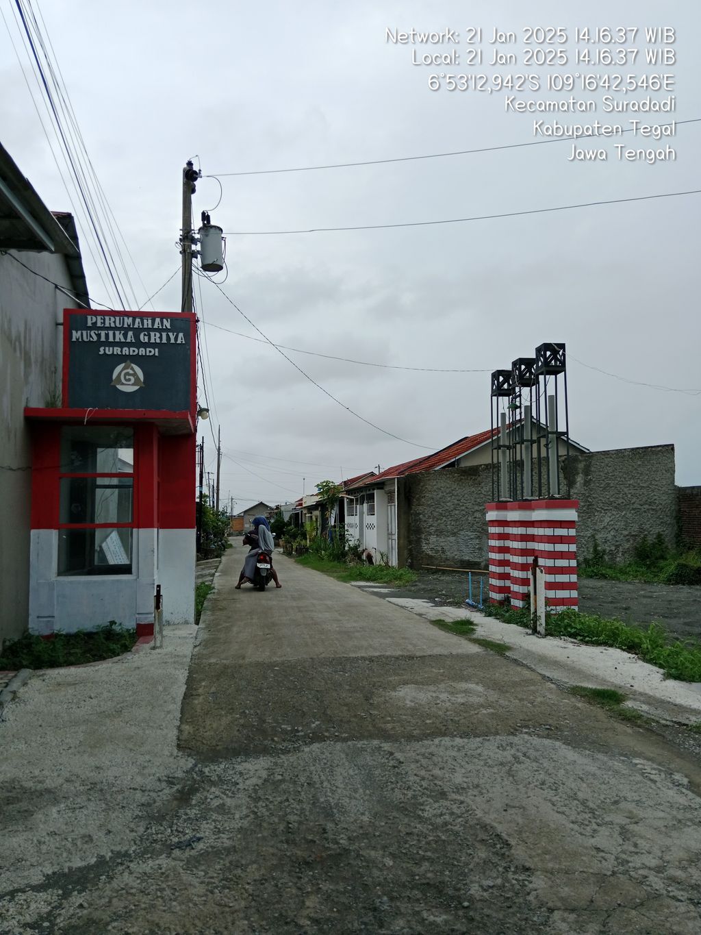 foto gerbang perumahan MUSTIKA GRIYA SURADADI 2