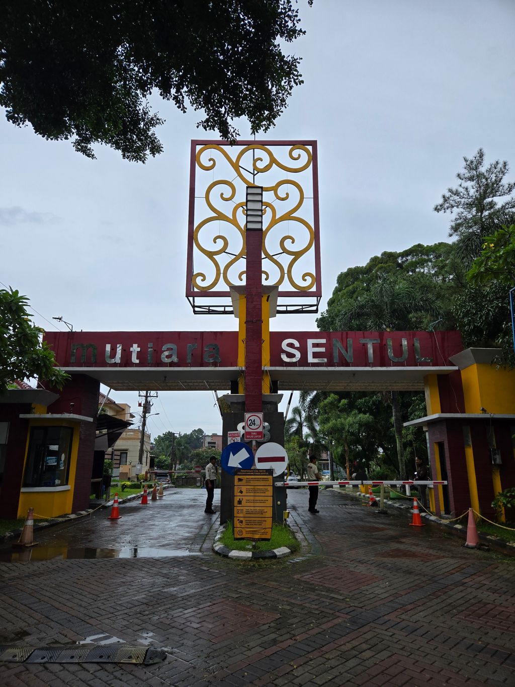 foto gerbang perumahan Perumahan Mutiara Sentul