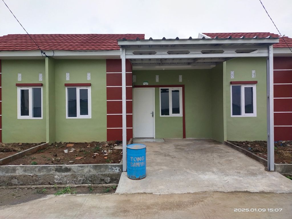 foto tampak rumah tipe 30/60 perumahan Griyamitra sukasari