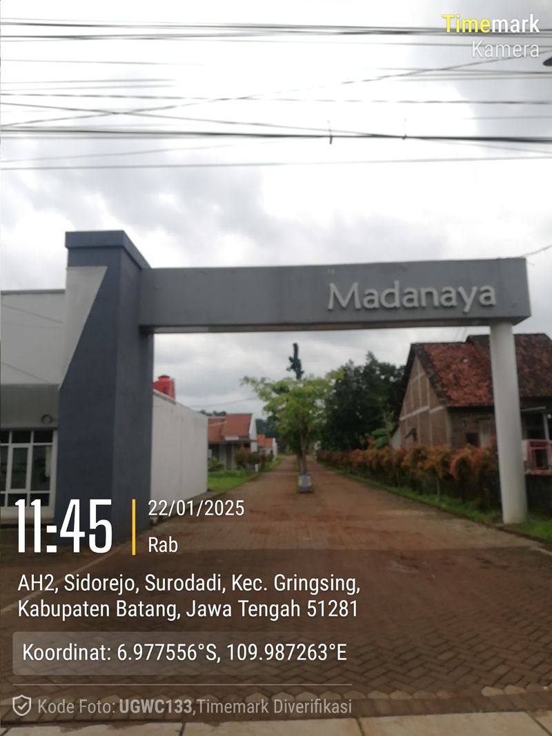 foto gerbang perumahan Madanaya Residence Batang