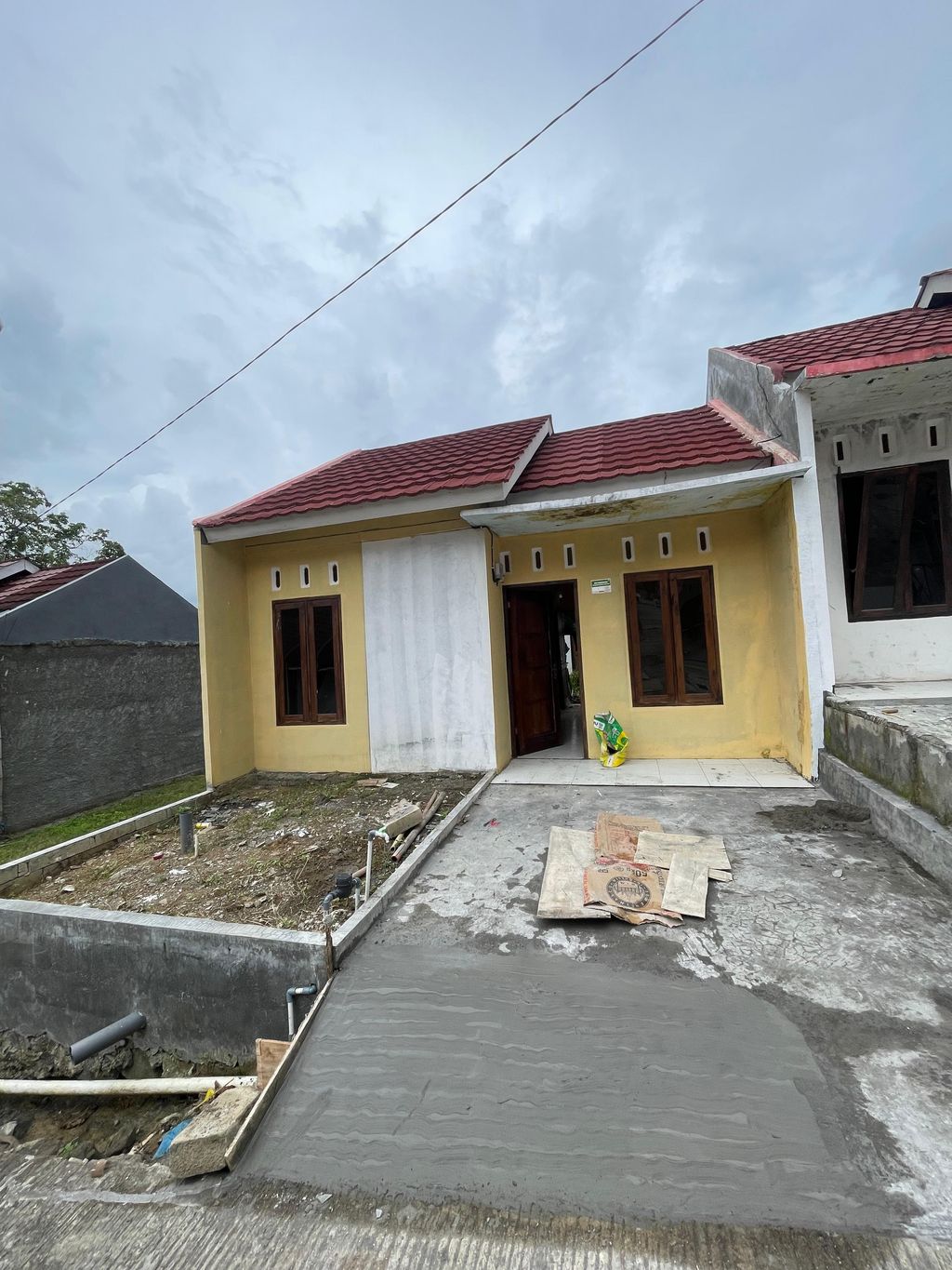 foto tampak rumah tipe Blok B8 perumahan GUNUNG BATUR RESIDENCE