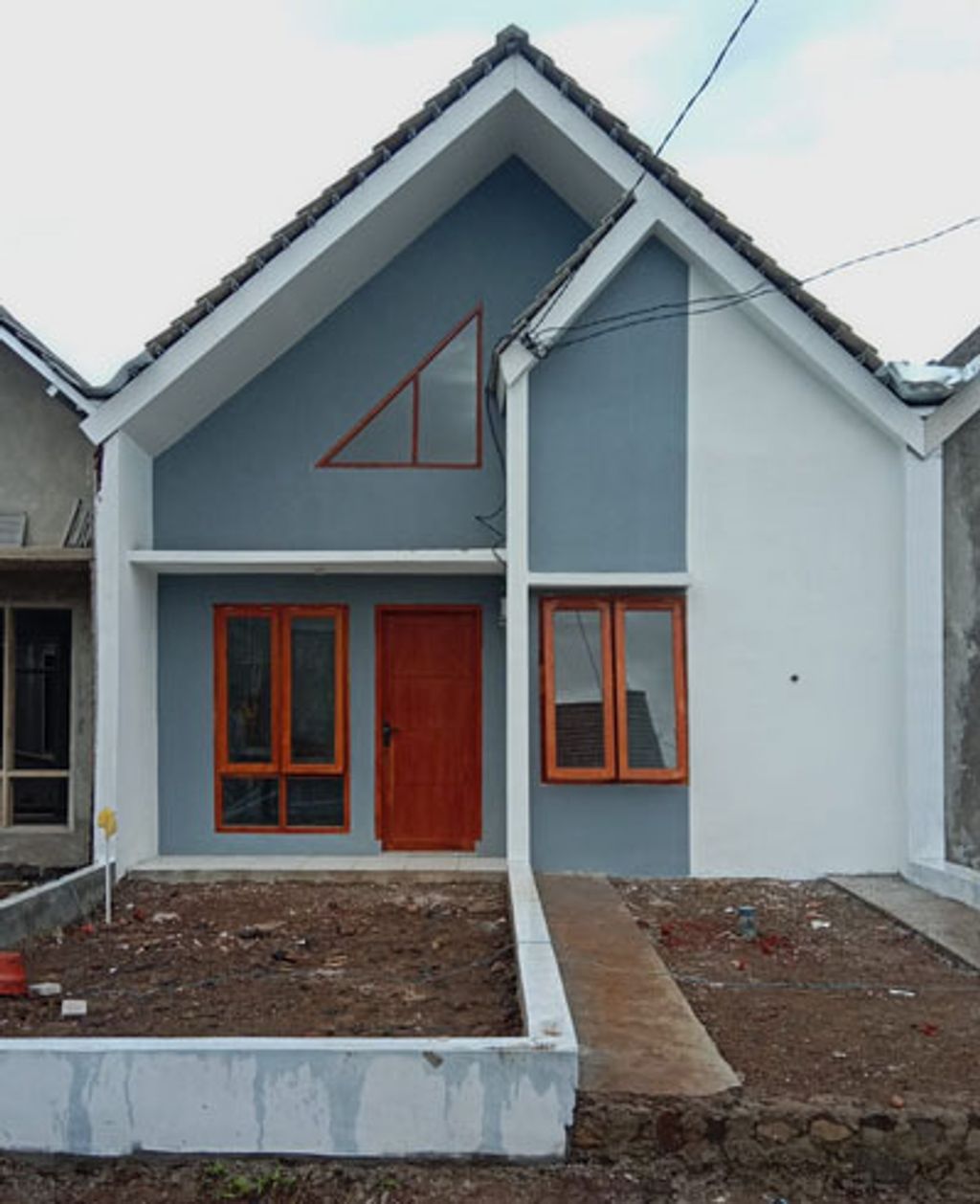 foto tampak rumah tipe 33/66 perumahan BUMI CICANTEL INDAH