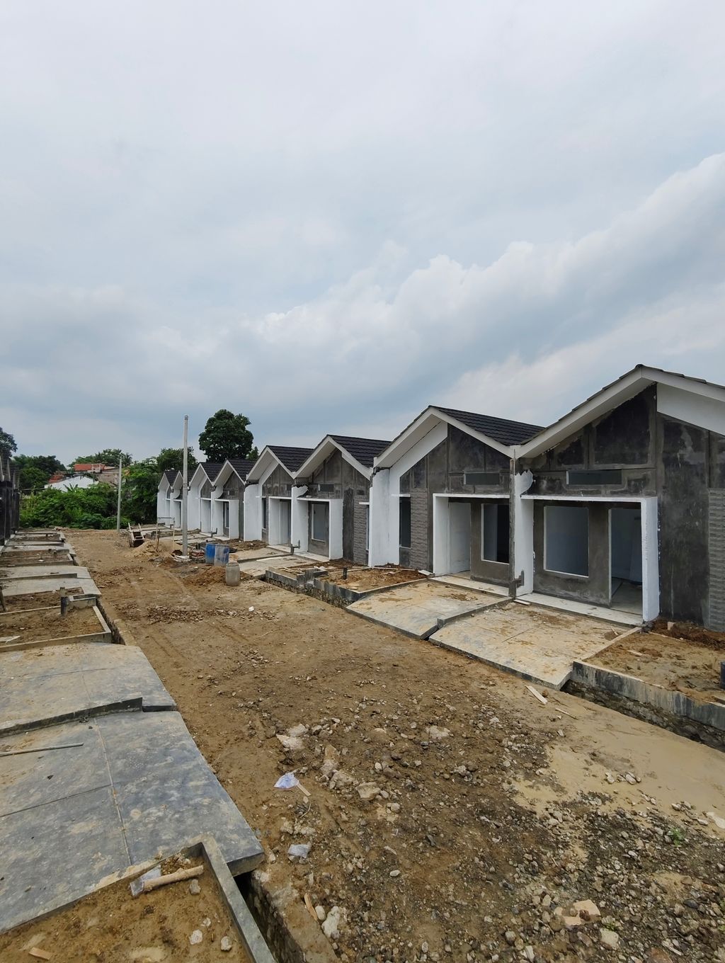 foto posisi tengah perumahan KELAPA DUA RESIDENCE