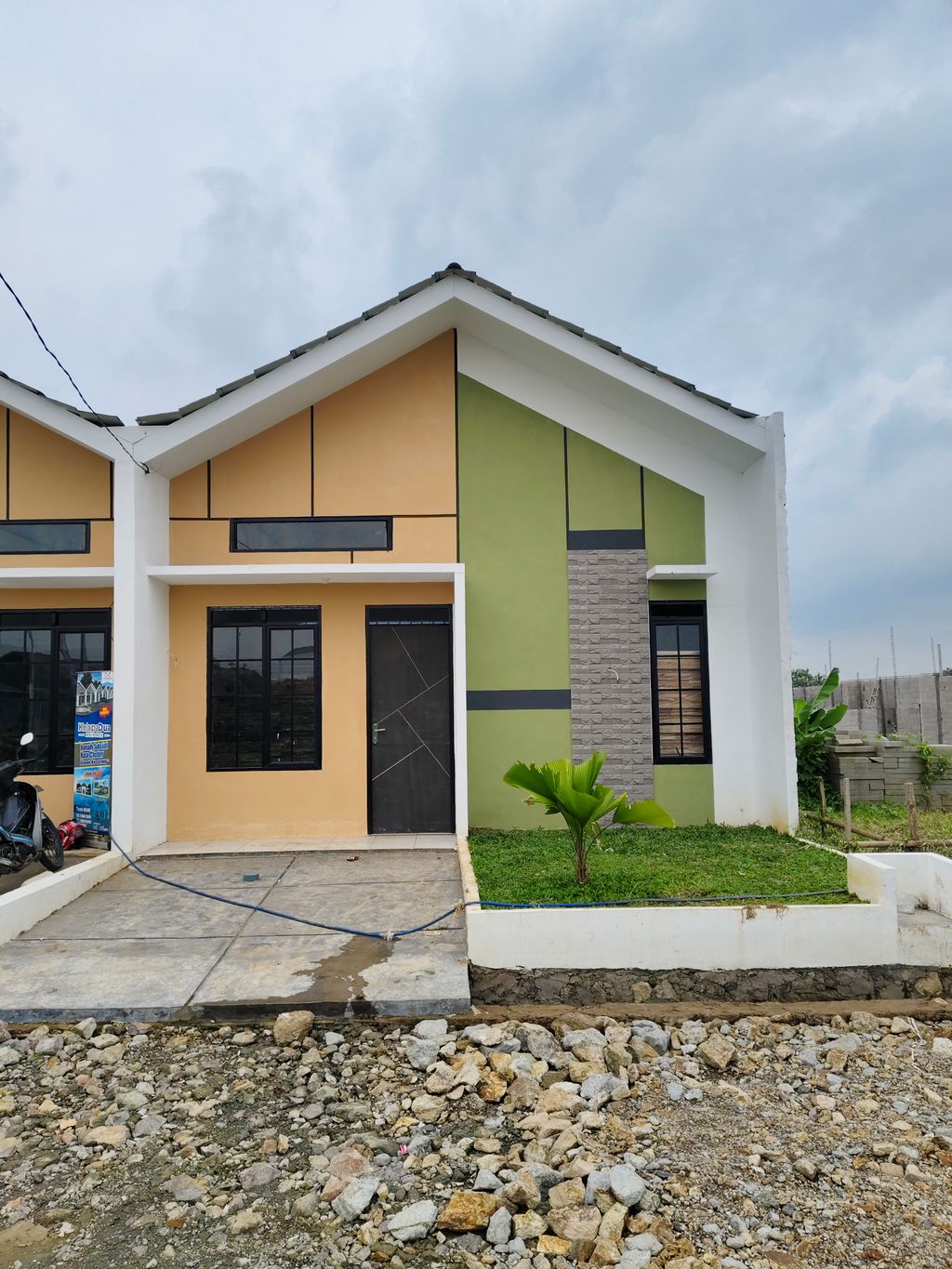 foto contoh rumah perumahan KELAPA DUA RESIDENCE