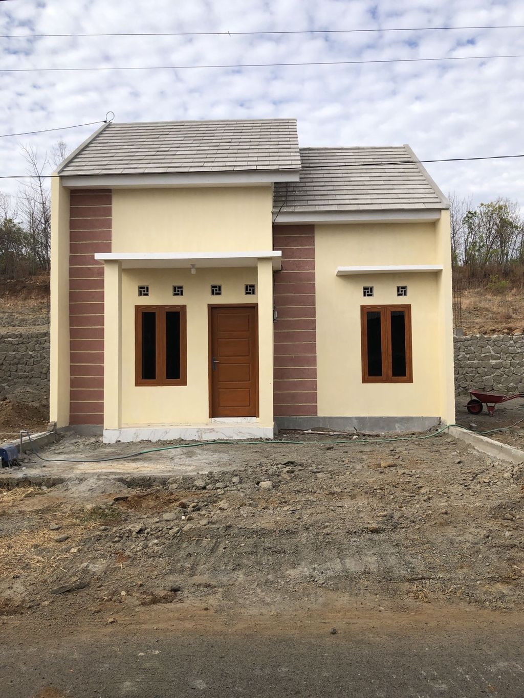foto tampak rumah tipe 36/84 perumahan BUMI BARAKAT REGENCY