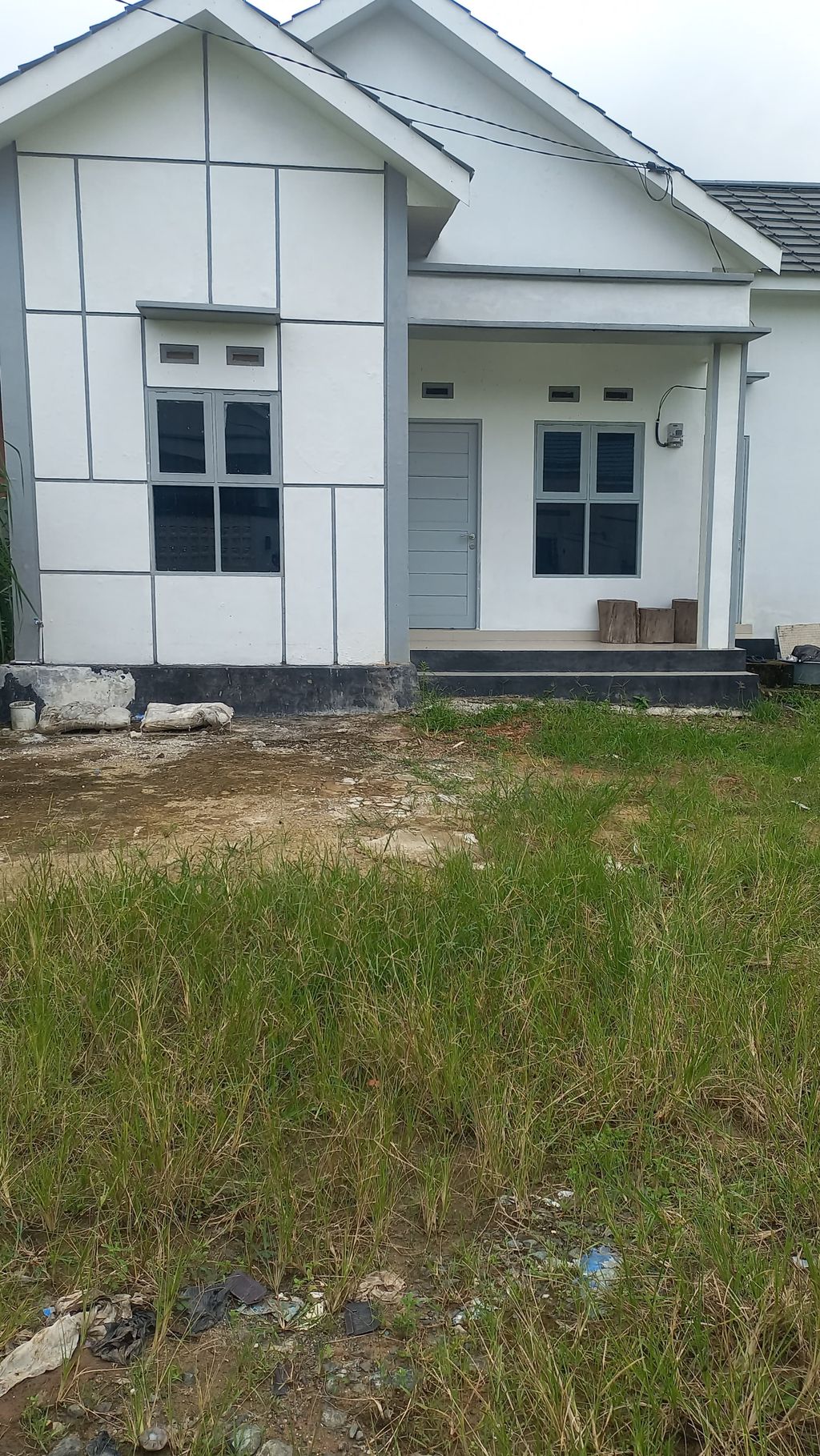 foto tampak rumah tipe KOMERSIL III perumahan Shafwah Guntung Paikat 2