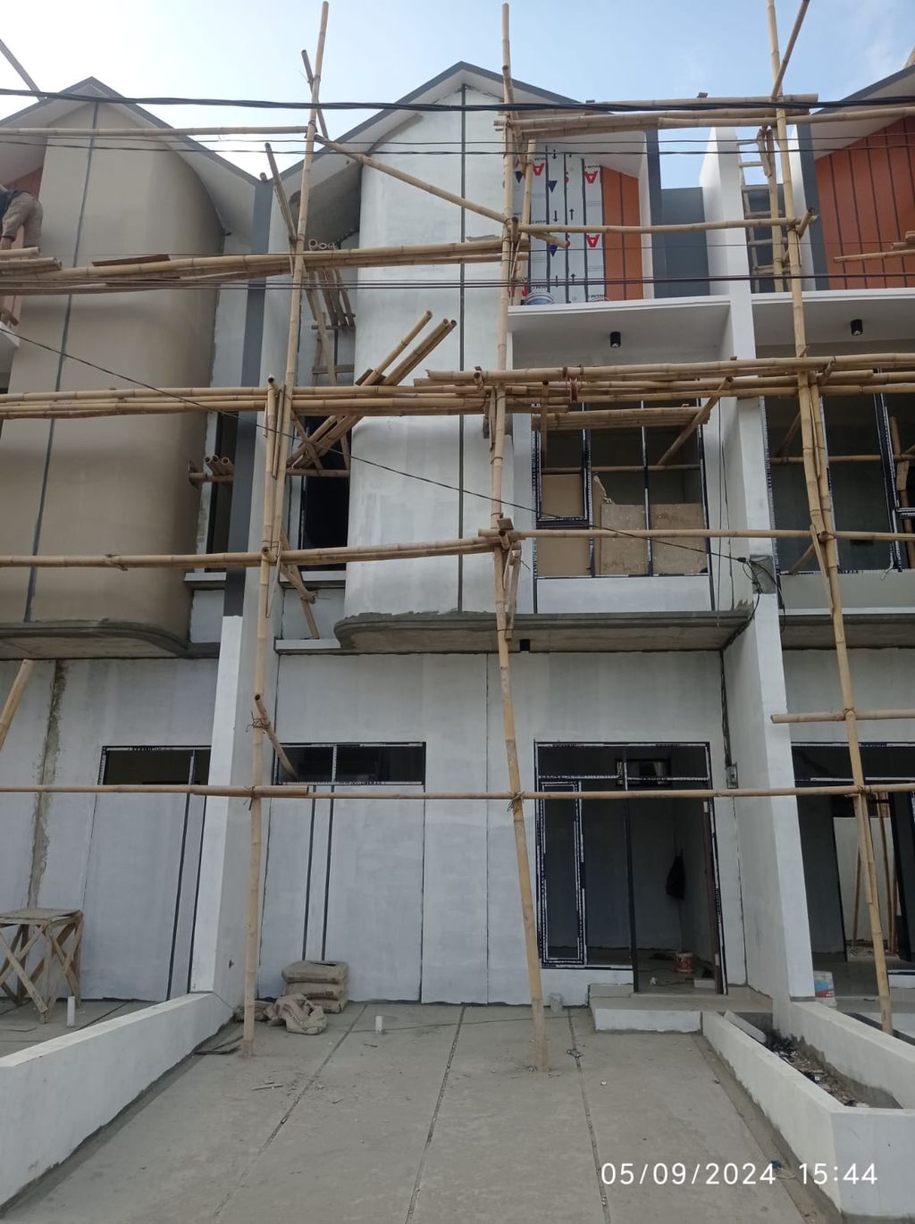 foto tampak rumah tipe 50 Compact High Ceiling (3KT) (541) perumahan G-Land Ciwastra Park 2