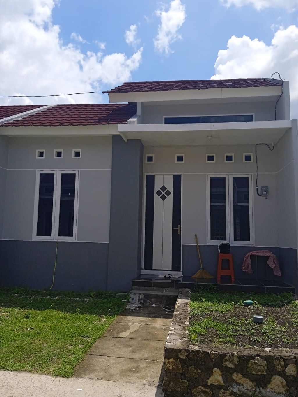 foto tampak rumah tipe SEDERHANA perumahan KARTIKA KUSUMA RESIDENCE