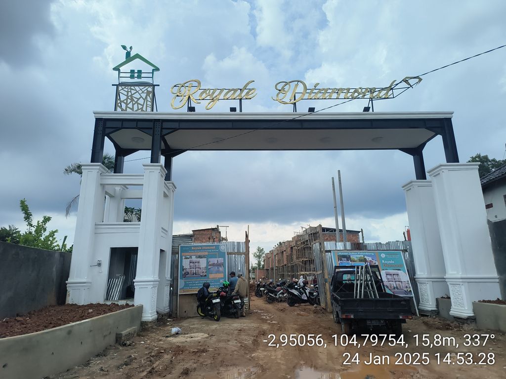 foto gerbang perumahan ROYALE DIAMOND