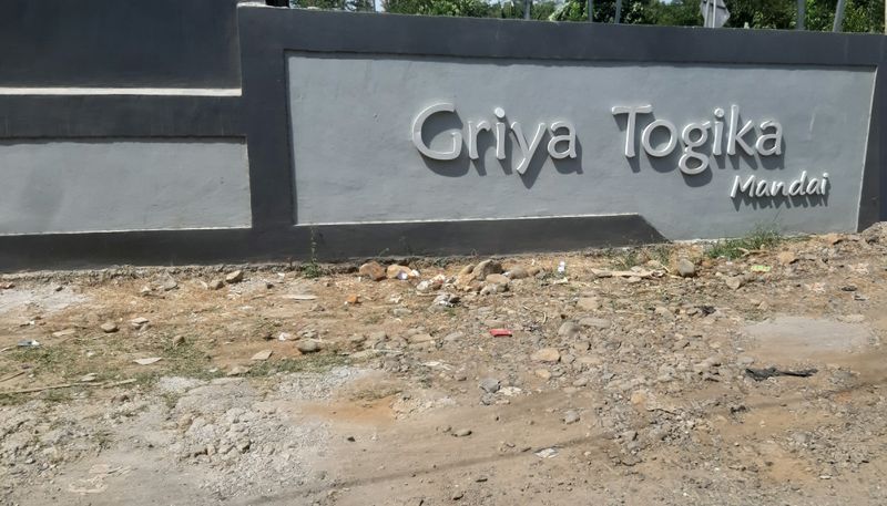 foto gerbang perumahan GRIYA TOGIKA MANDAI TAHAP 2