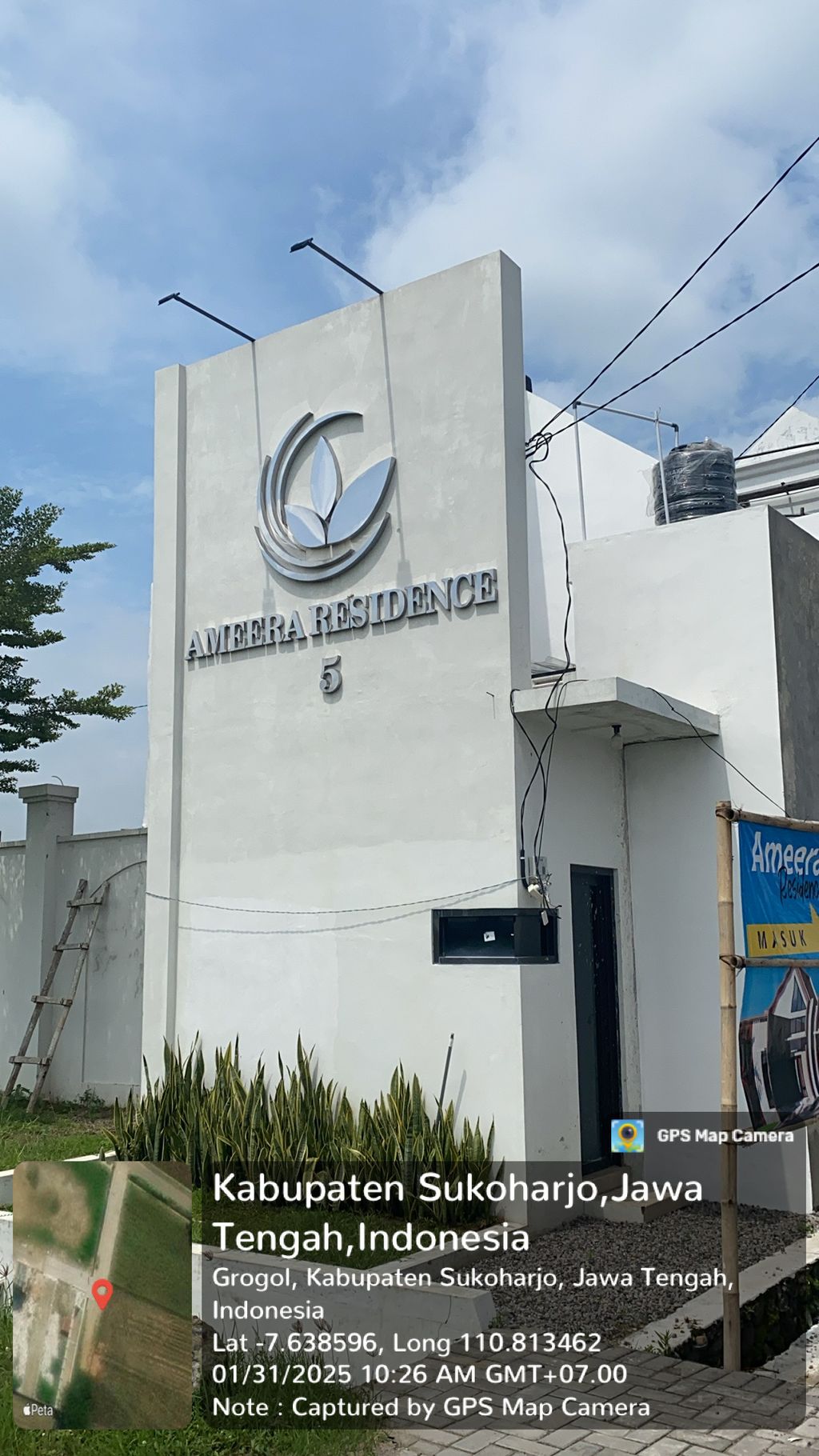 foto gerbang perumahan Ameera Residence 5