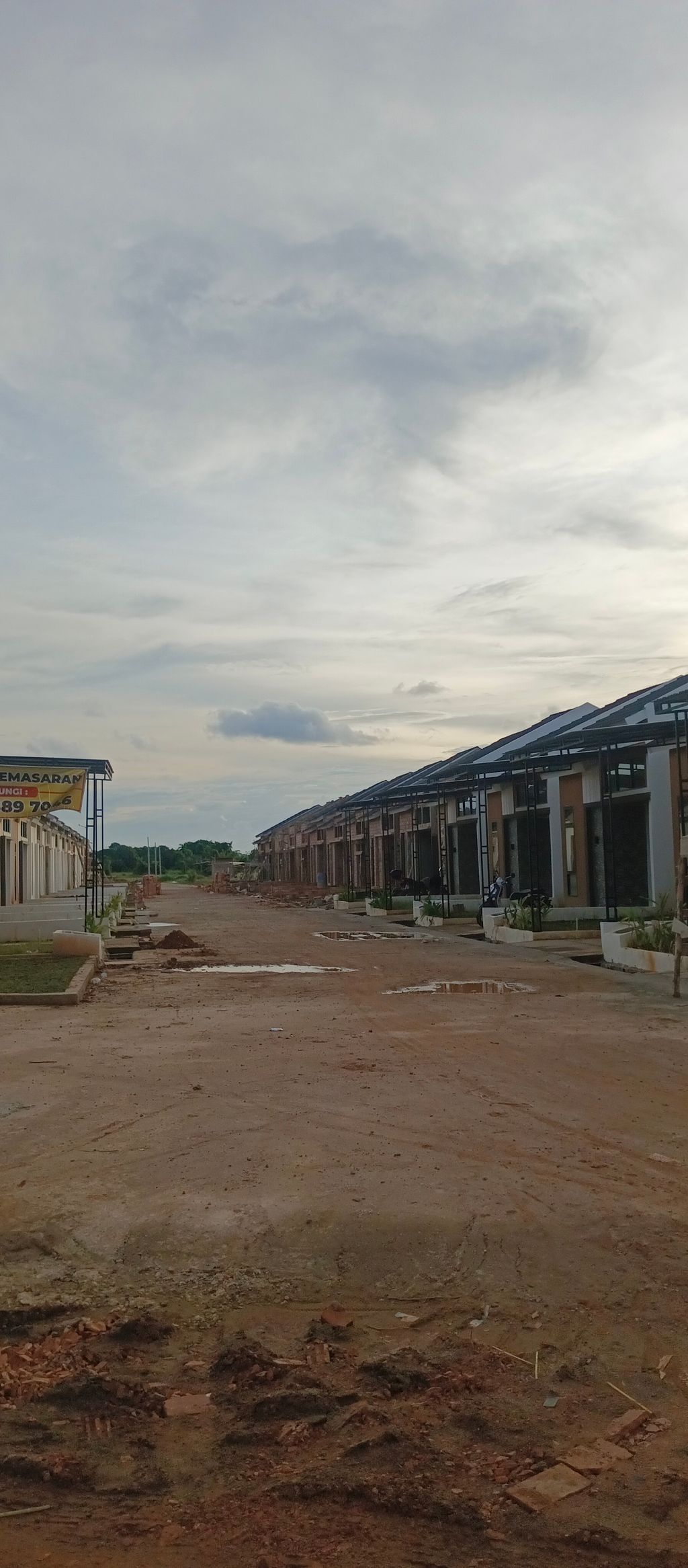 foto gerbang perumahan MOZIO PARK
