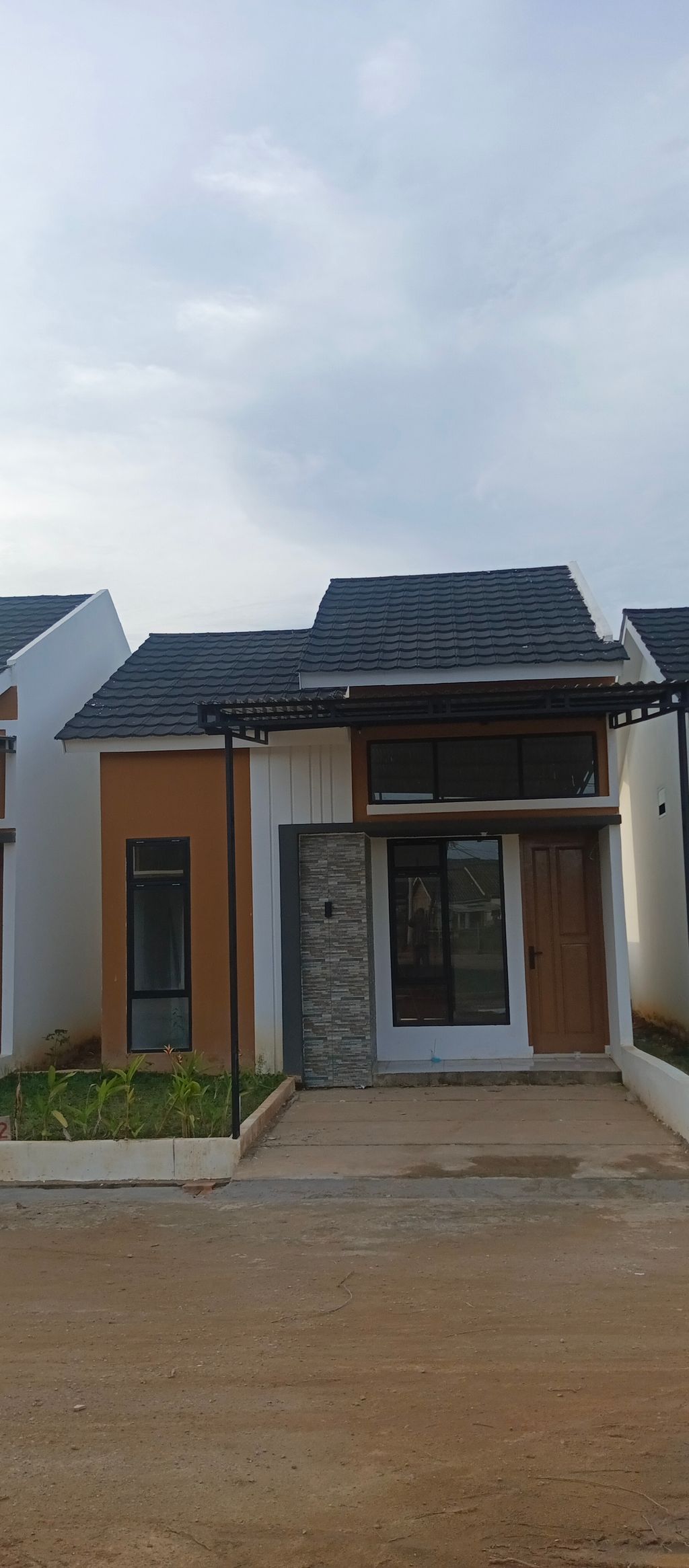 foto contoh rumah perumahan MOZIO PARK