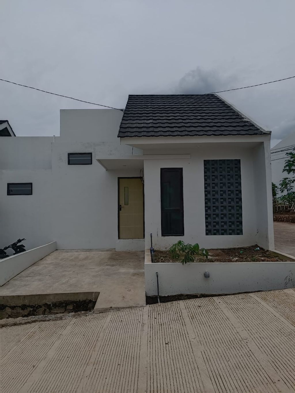 foto tampak rumah tipe 36/60 2025 perumahan MANDALA CIBIUK HILLS