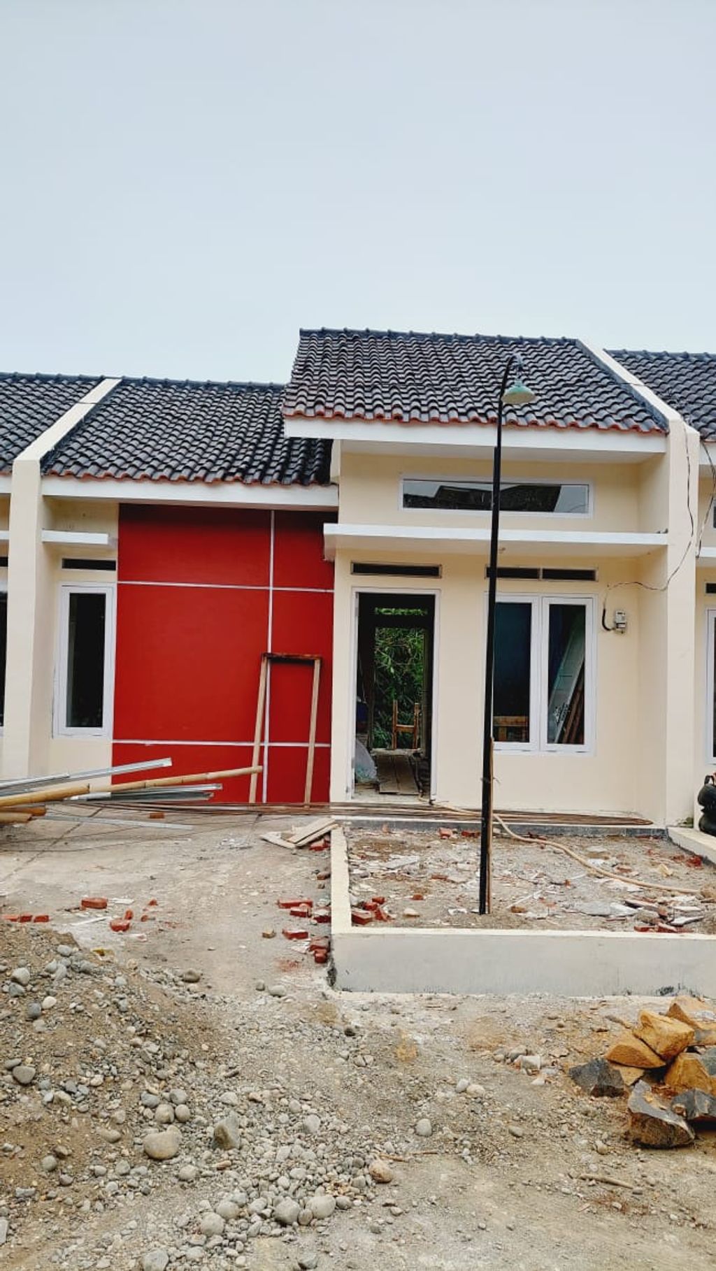 foto tampak rumah tipe Rumah Blok E 11 perumahan Puri Majenang