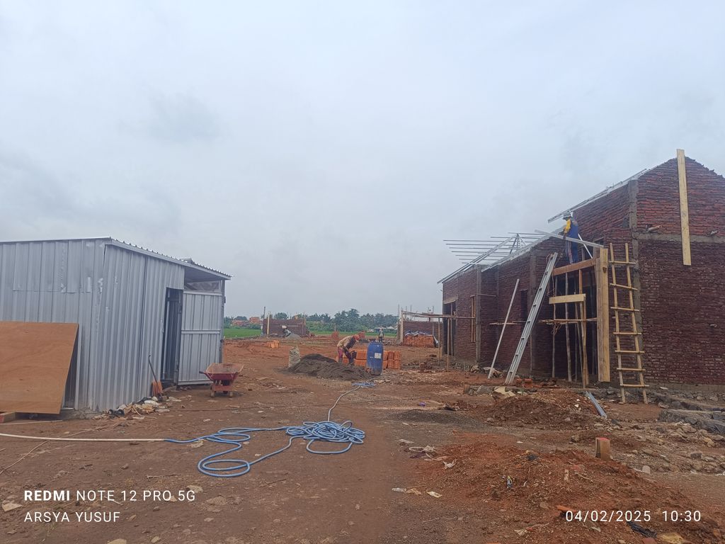 foto gerbang perumahan Al Mazaya Residence