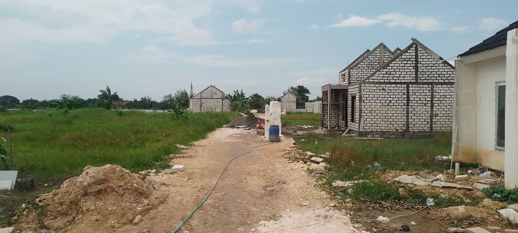 foto posisi tengah perumahan GRIYA INTAN REGENCY