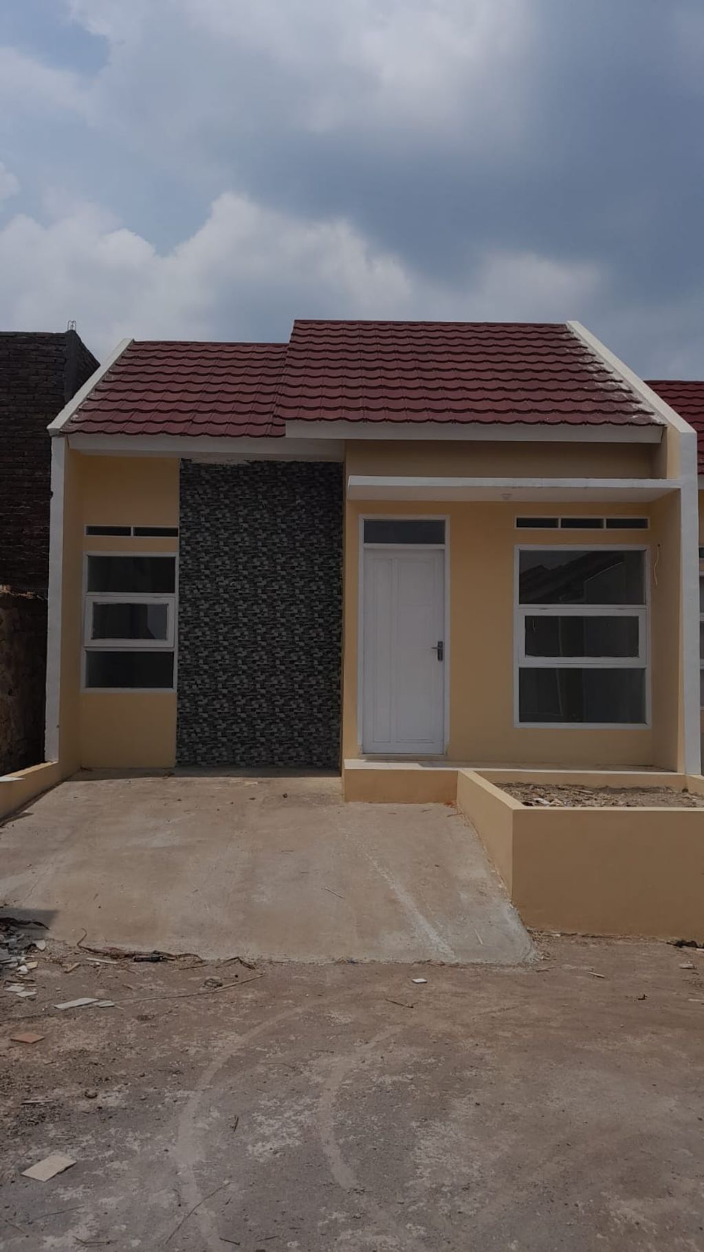 foto tampak rumah tipe 36/60 perumahan SUKAMUKTI REGENCY TAHAP 2