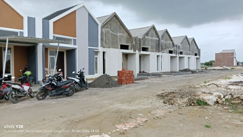 foto posisi tengah perumahan Grand Royal Cerme