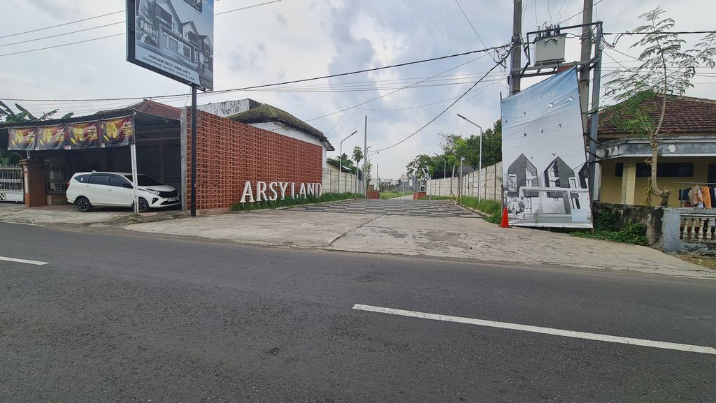 foto gerbang perumahan Arsy Land Sukorambi