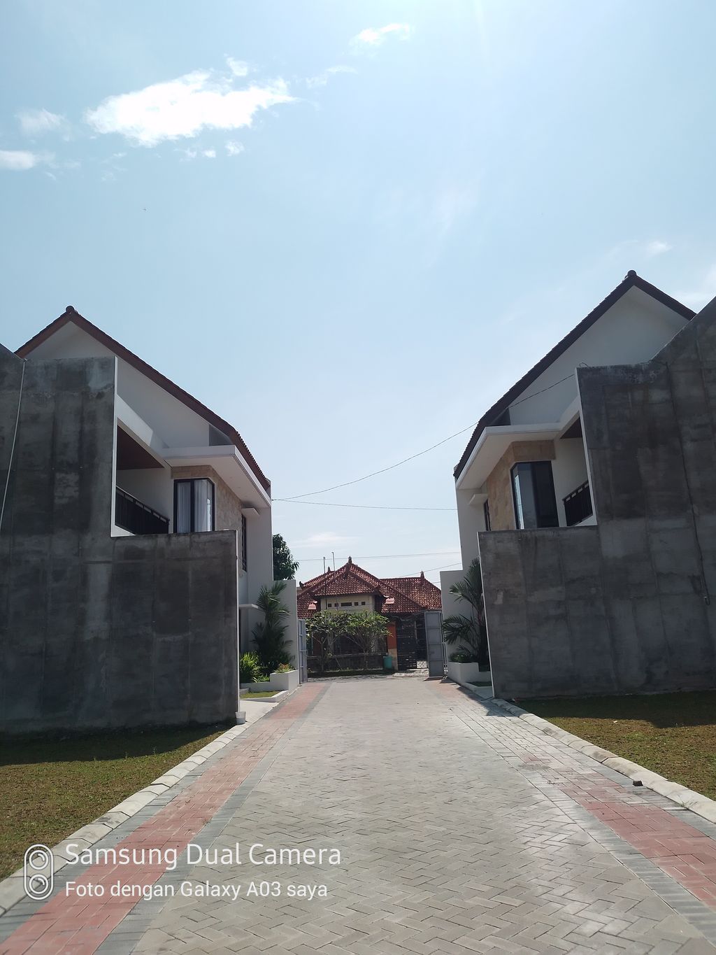 foto posisi tengah perumahan BUMI KALYANA KARANGLO 2