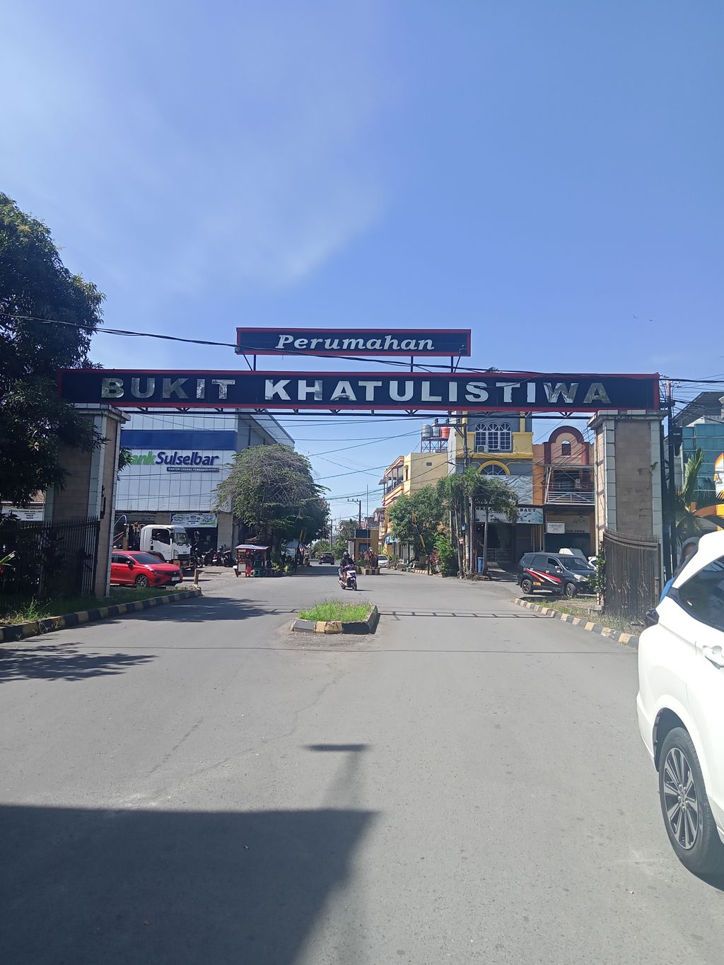 foto gerbang perumahan BUKIT KHATULISTIWA I